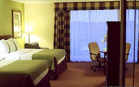 Holiday Inn Saddle Brook